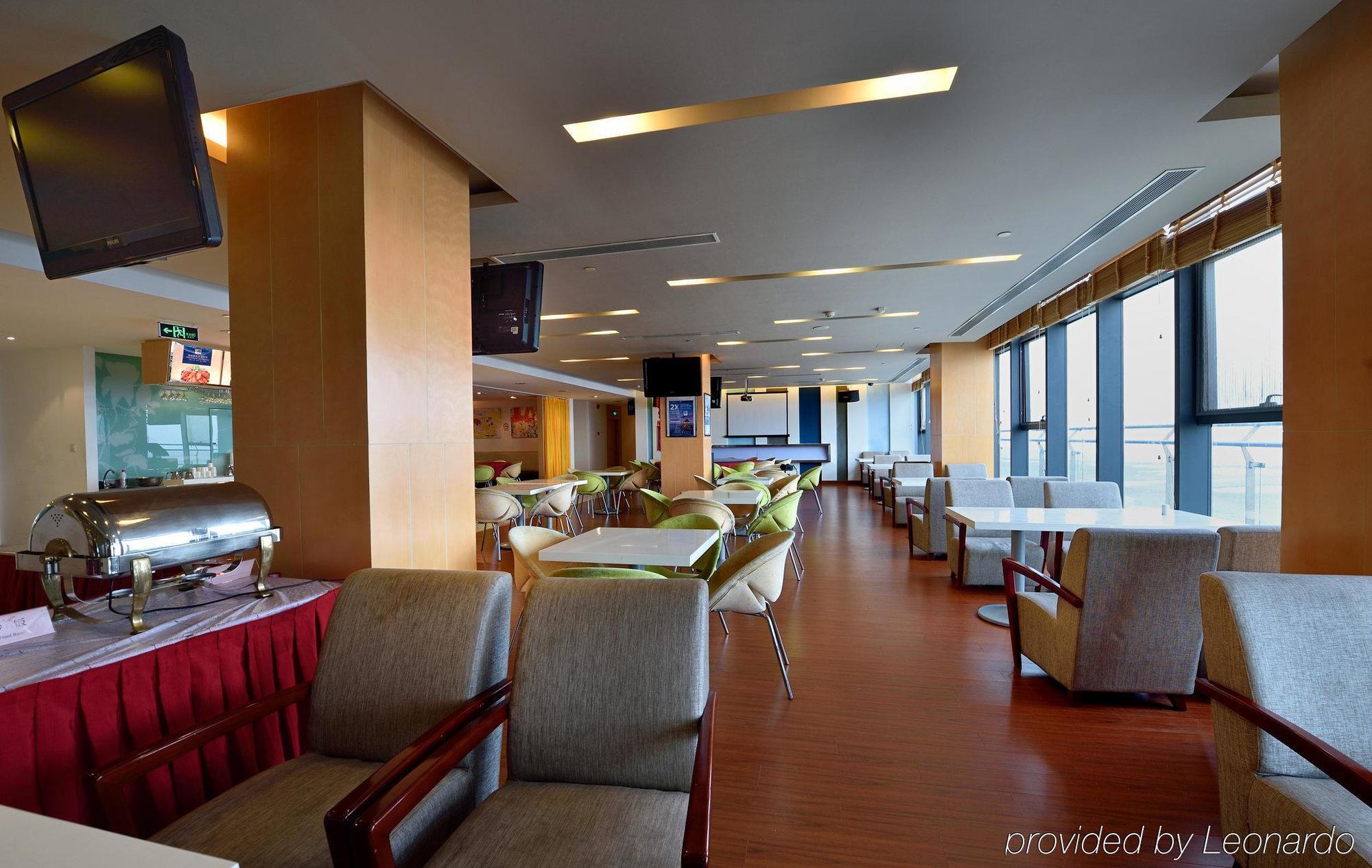 Holiday Inn Express Shanghai Nanhuizui Екстериор снимка
