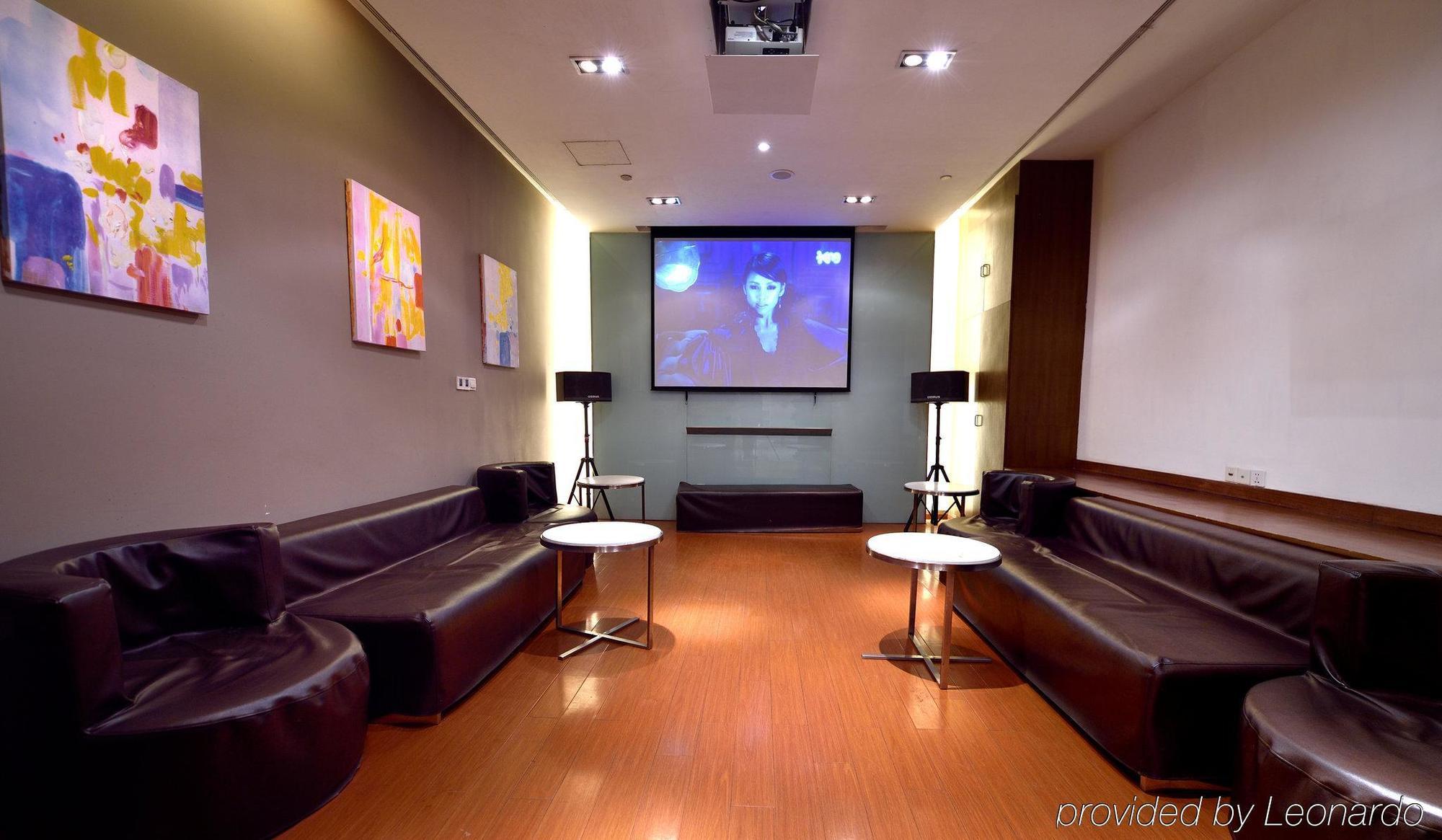 Holiday Inn Express Shanghai Nanhuizui Екстериор снимка