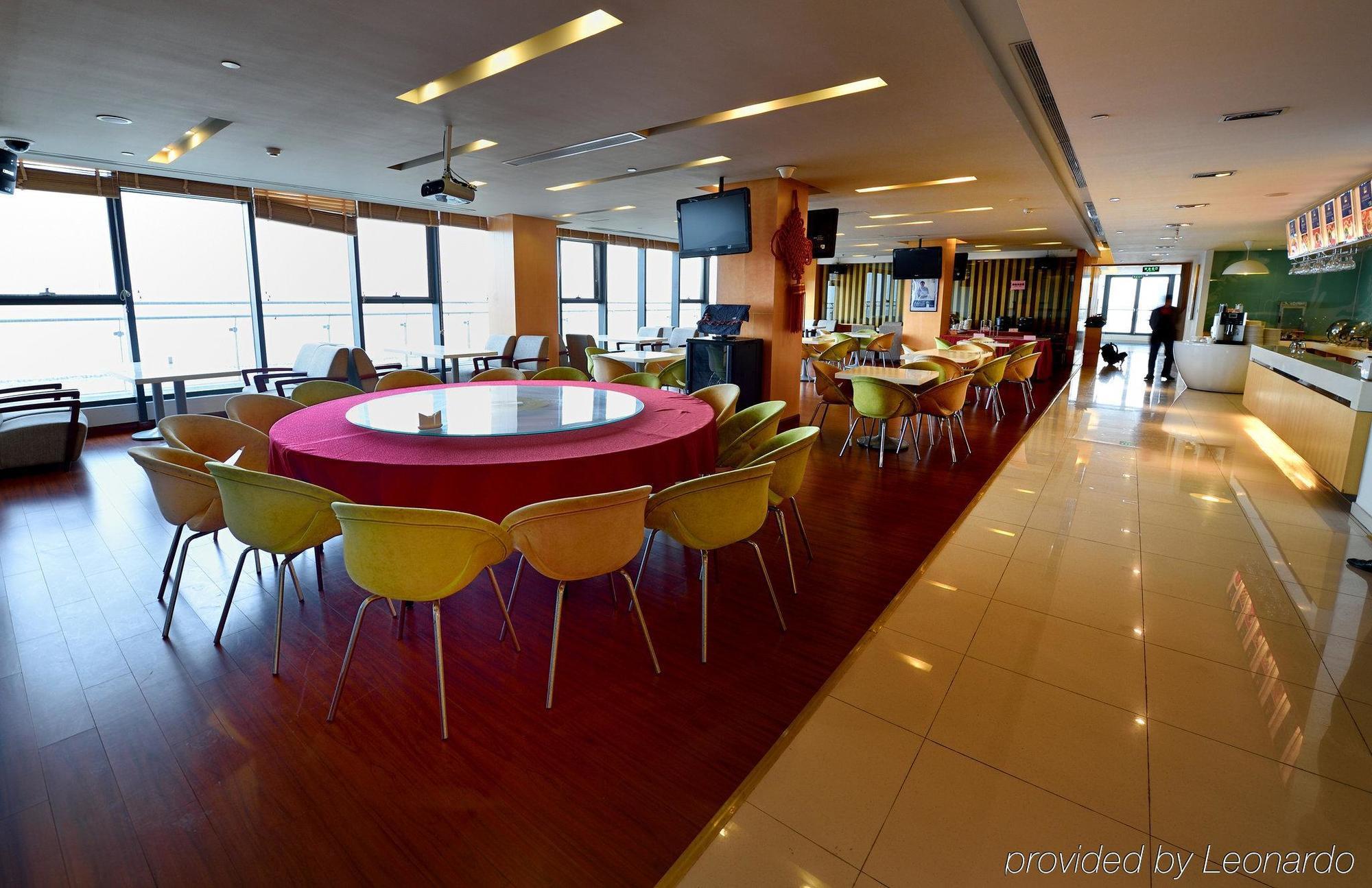 Holiday Inn Express Shanghai Nanhuizui Екстериор снимка