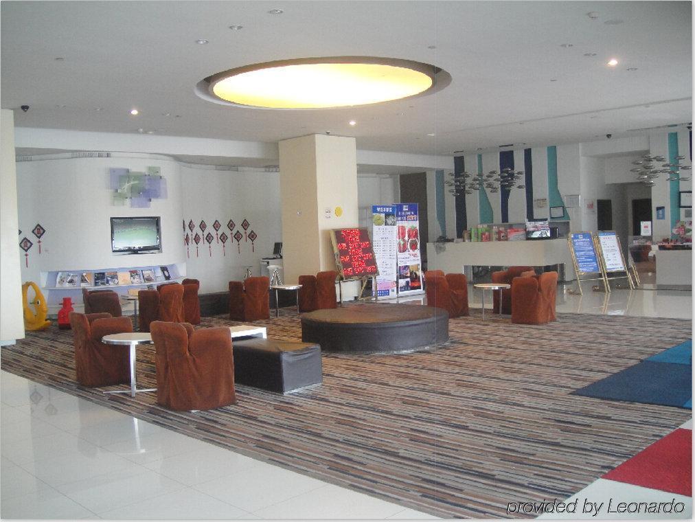 Holiday Inn Express Shanghai Nanhuizui Екстериор снимка