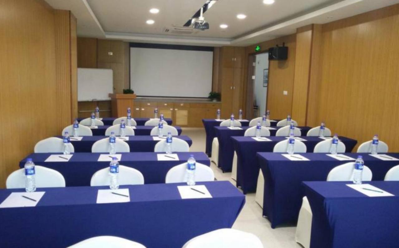 Holiday Inn Express Shanghai Nanhuizui Екстериор снимка