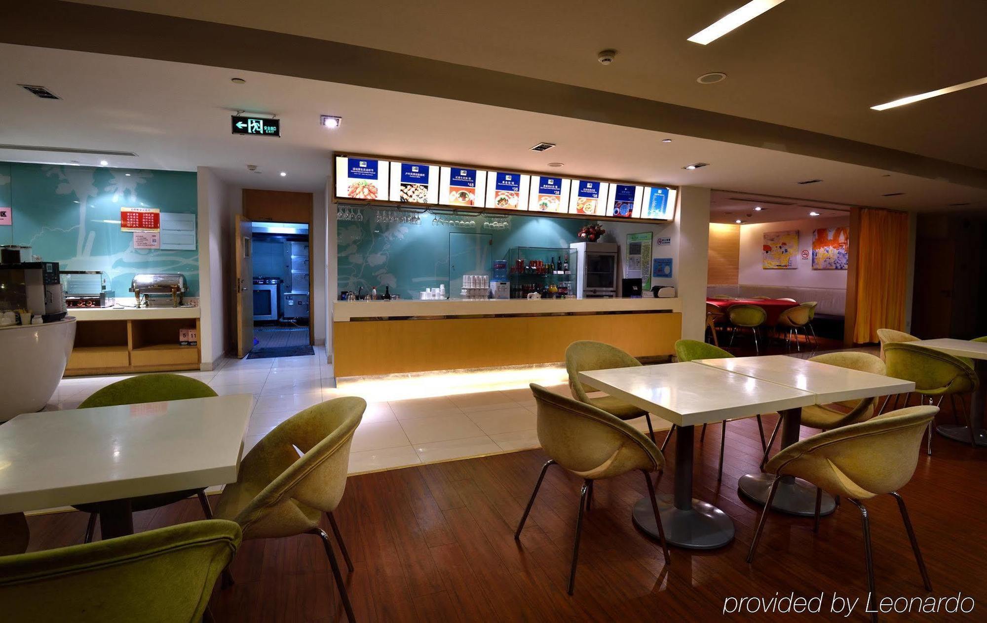 Holiday Inn Express Shanghai Nanhuizui Екстериор снимка