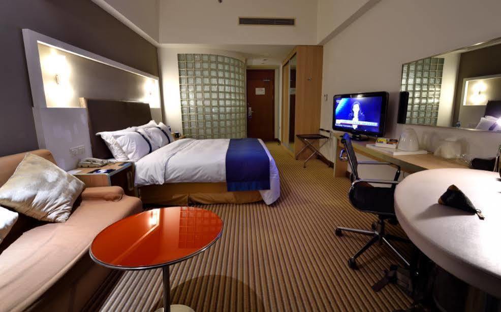 Holiday Inn Express Shanghai Nanhuizui Екстериор снимка